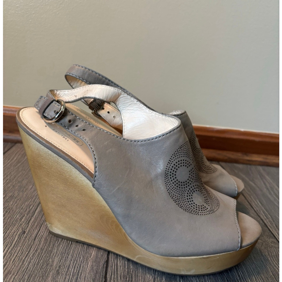 Coach Jade Wedge Platform Leather Laser Cut-out Open Peep Toe Taupe Gray W
11B - Picture 5 of 12